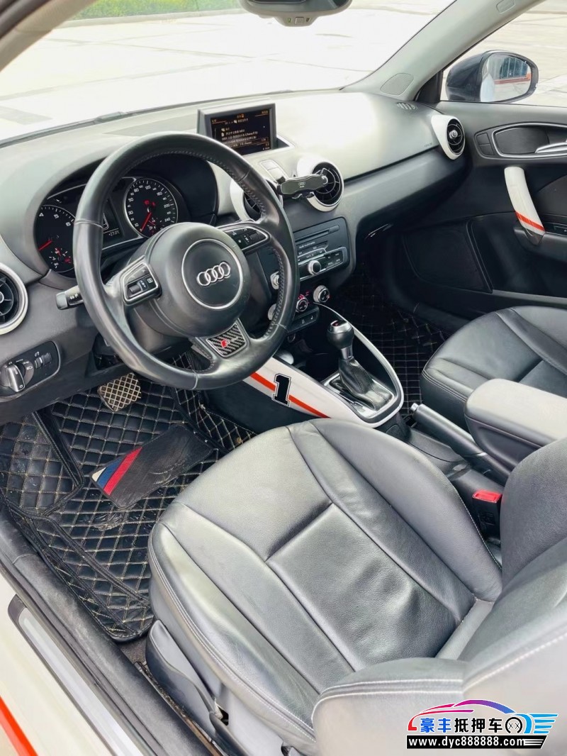 13年奥迪A1轿车抵押车出售