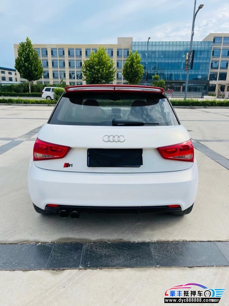 13年奥迪A1轿车抵押车出售