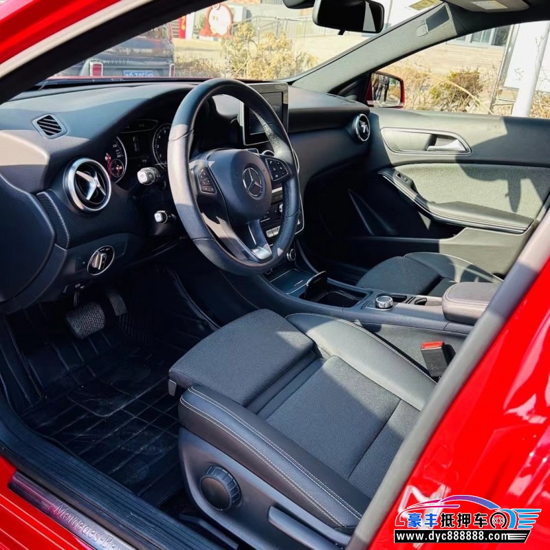 17年奔驰A轿车抵押车出售