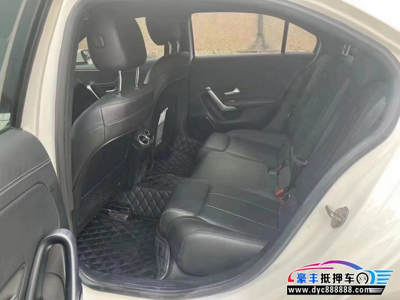 20年奔驰A轿车抵押车出售