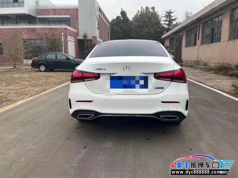 20年奔驰A轿车抵押车出售