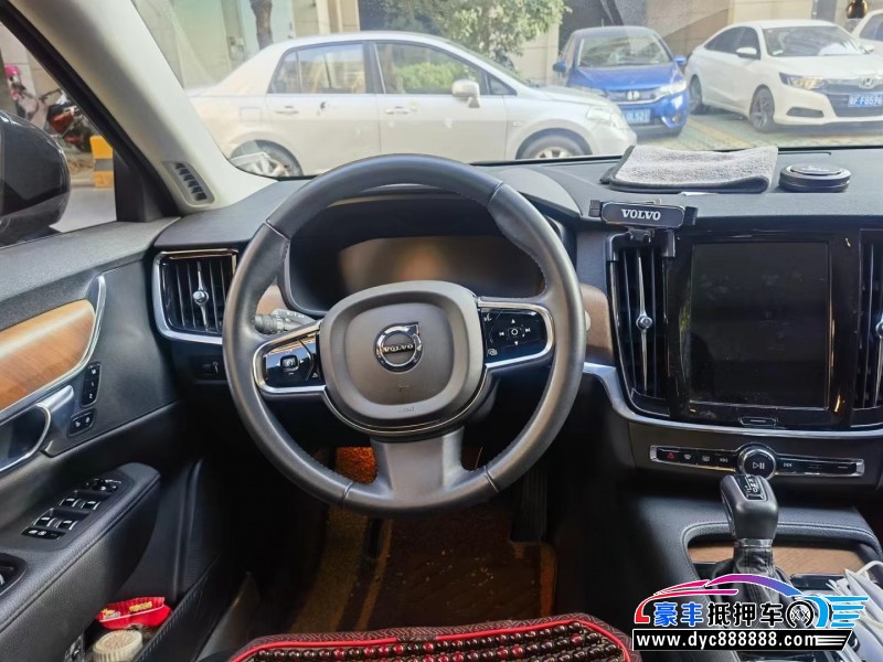 19年沃尔沃S90轿车抵押车出售