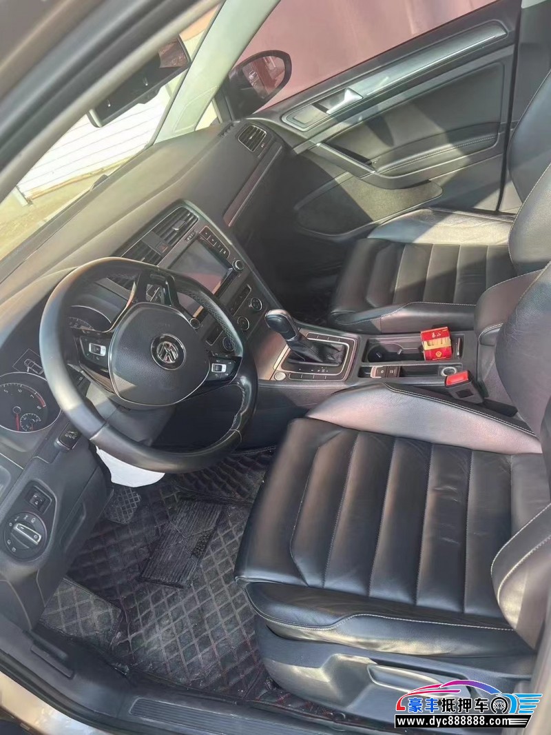 16年大众高尔夫轿车抵押车出售