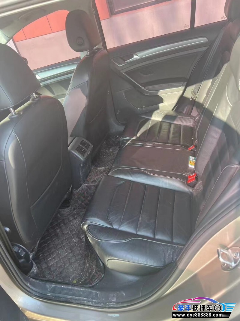 16年大众高尔夫轿车抵押车出售