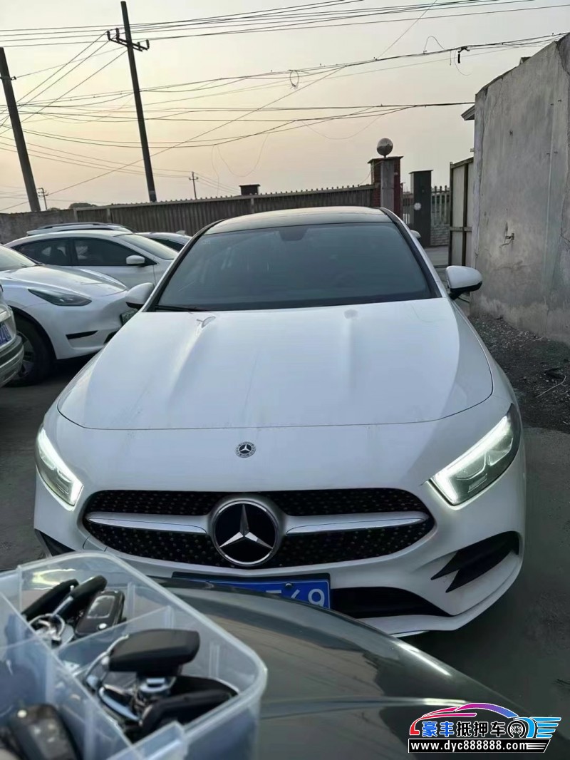 23年奔驰A轿车抵押车出售