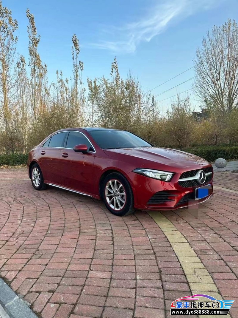 19年奔驰A轿车抵押车出售