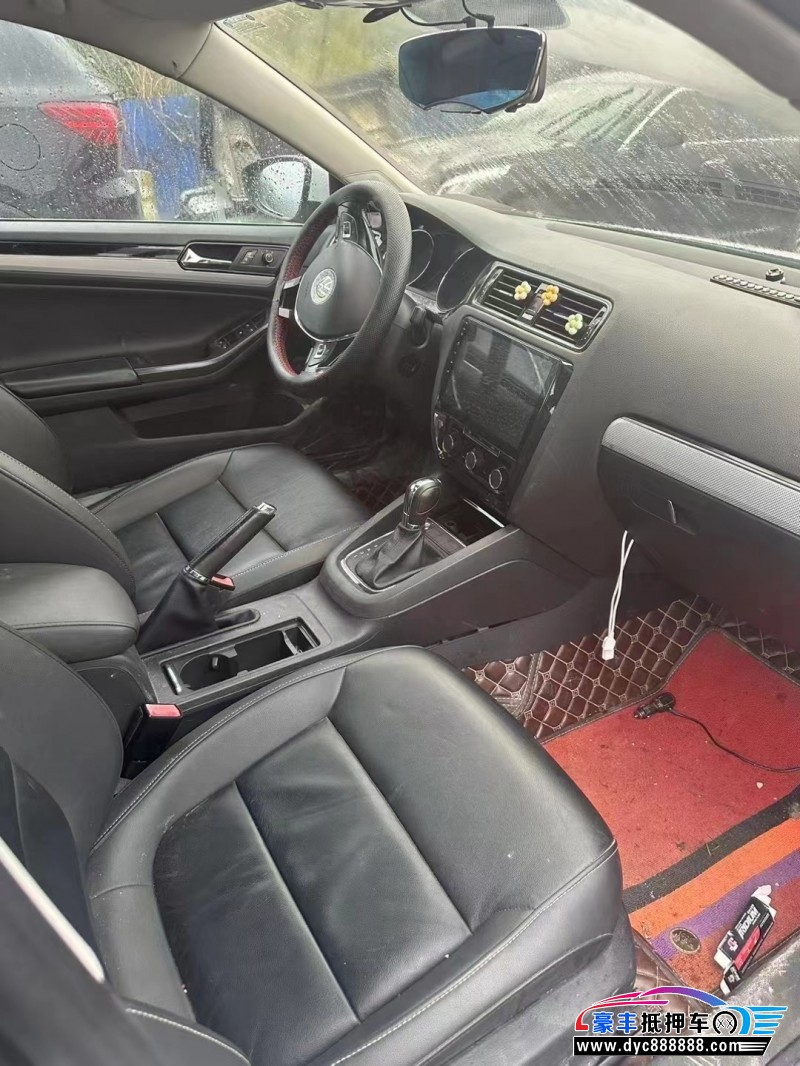 17年大众速腾轿车抵押车出售