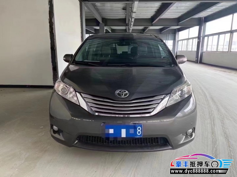 13年丰田塞纳轿车抵押车出售