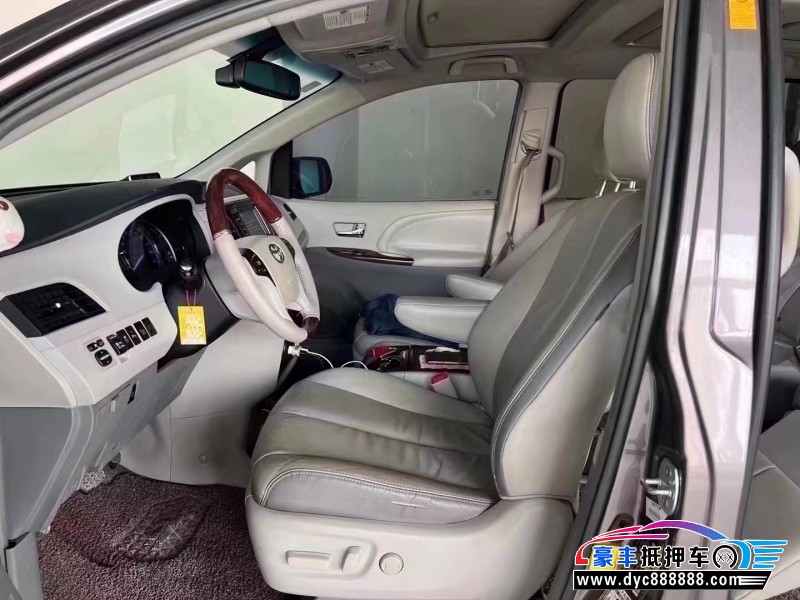 13年丰田塞纳轿车抵押车出售