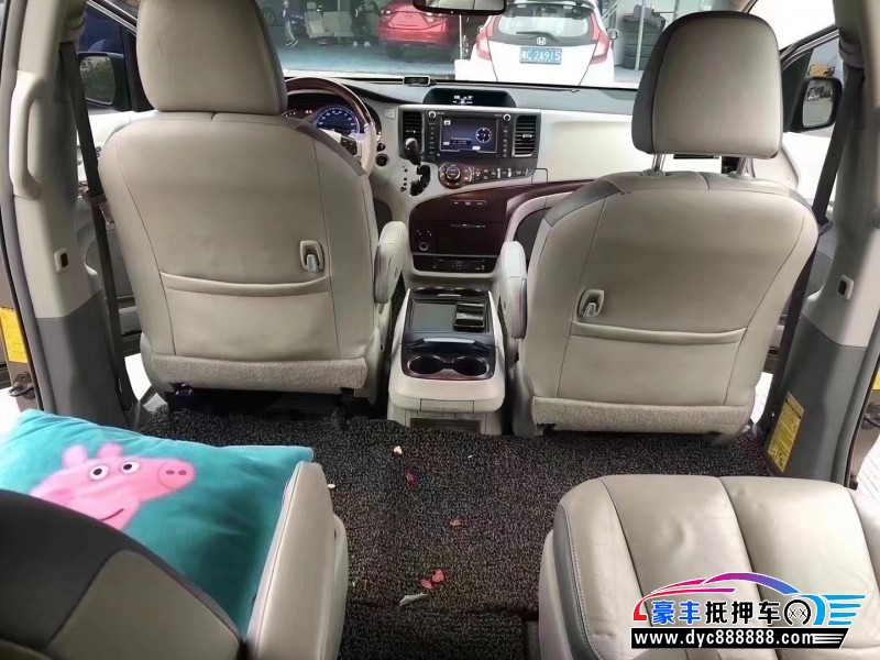 13年丰田塞纳轿车抵押车出售