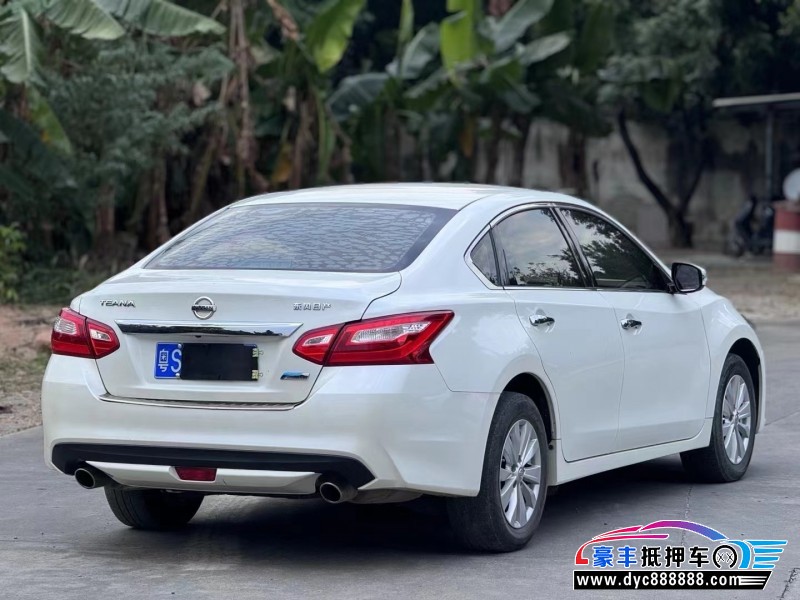 18年日产天籁轿车抵押车出售