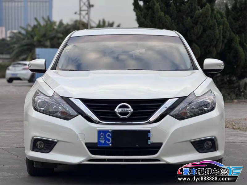 18年日产天籁轿车抵押车出售