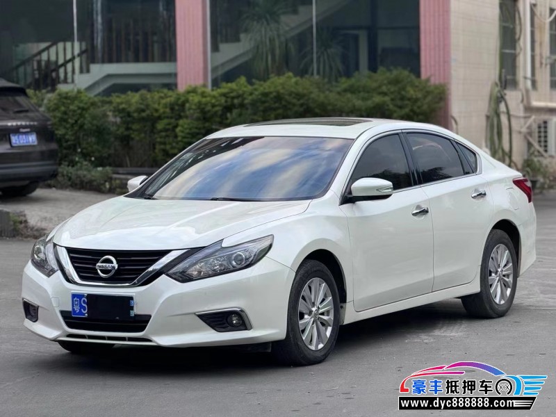 18年日产天籁轿车抵押车出售