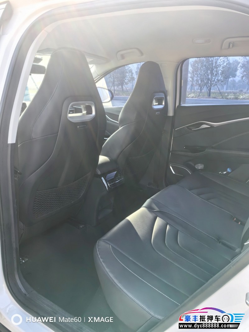 21年哪吒USUV抵押车出售