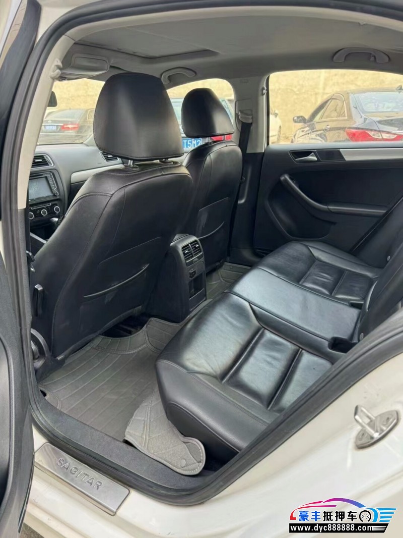 13年大众速腾轿车抵押车出售