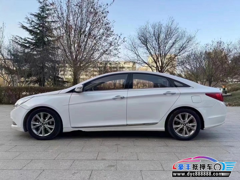 14年现代索纳塔轿车抵押车出售