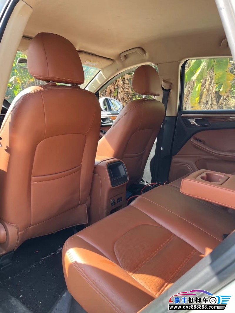 17年众泰SR9轿车抵押车出售