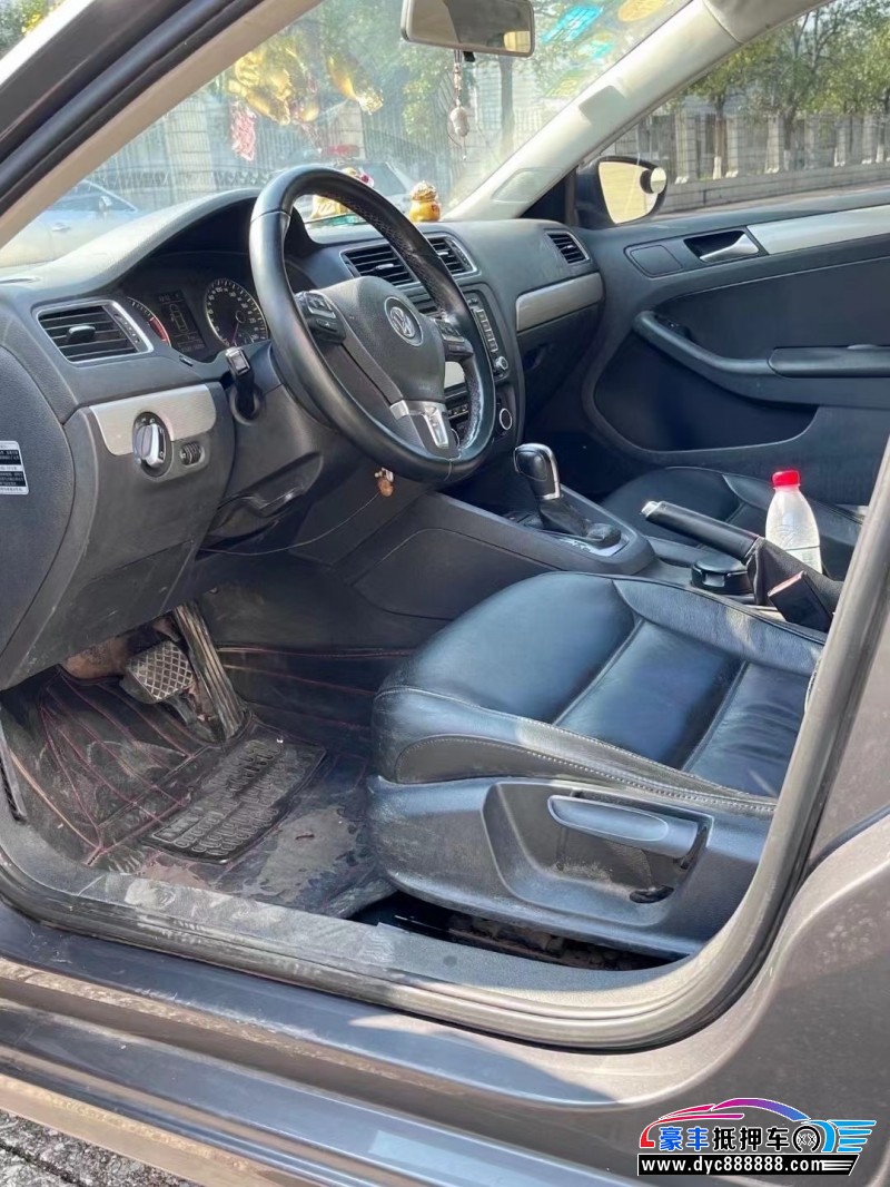 13年大众速腾轿车抵押车出售