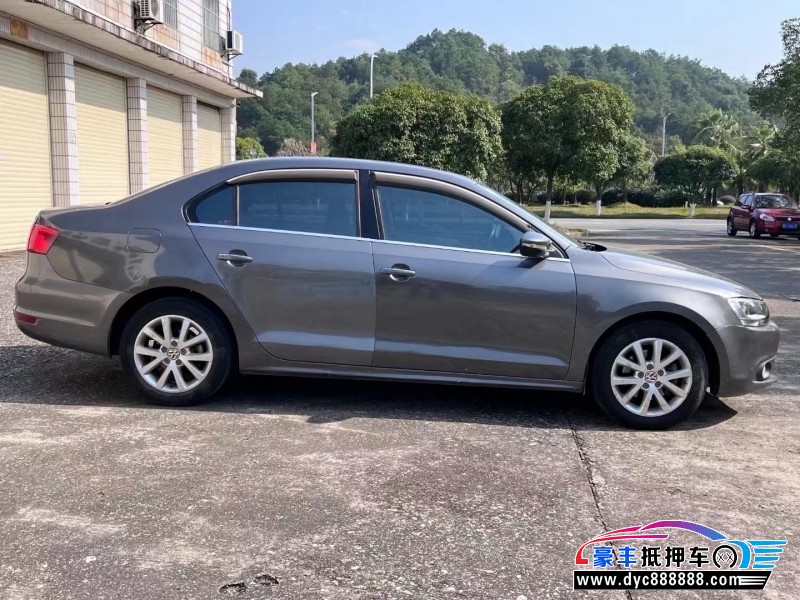 13年大众速腾轿车抵押车出售