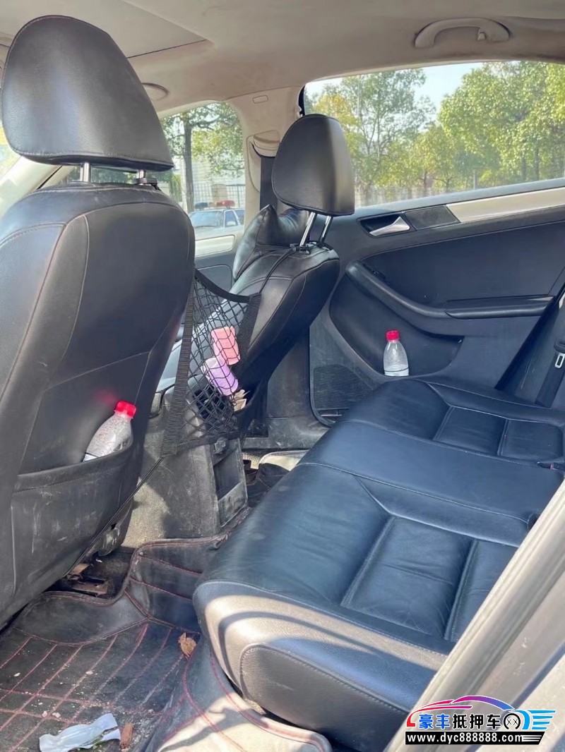 13年大众速腾轿车抵押车出售