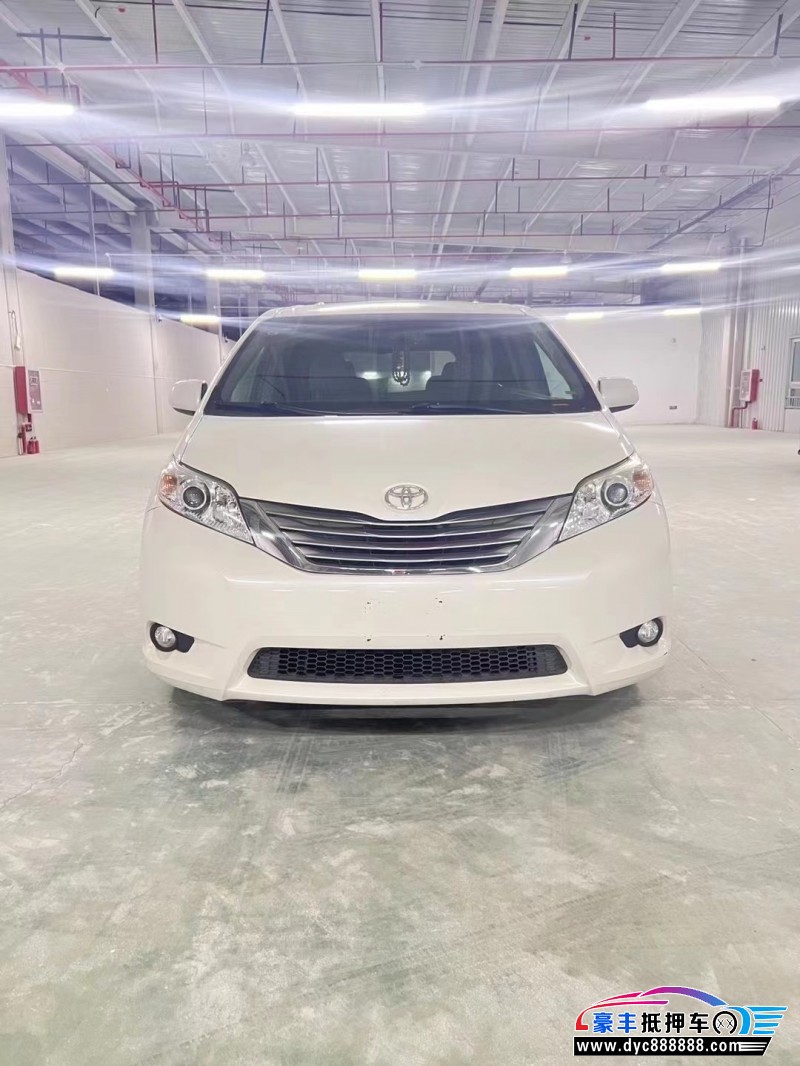 17年丰田塞纳轿车抵押车出售