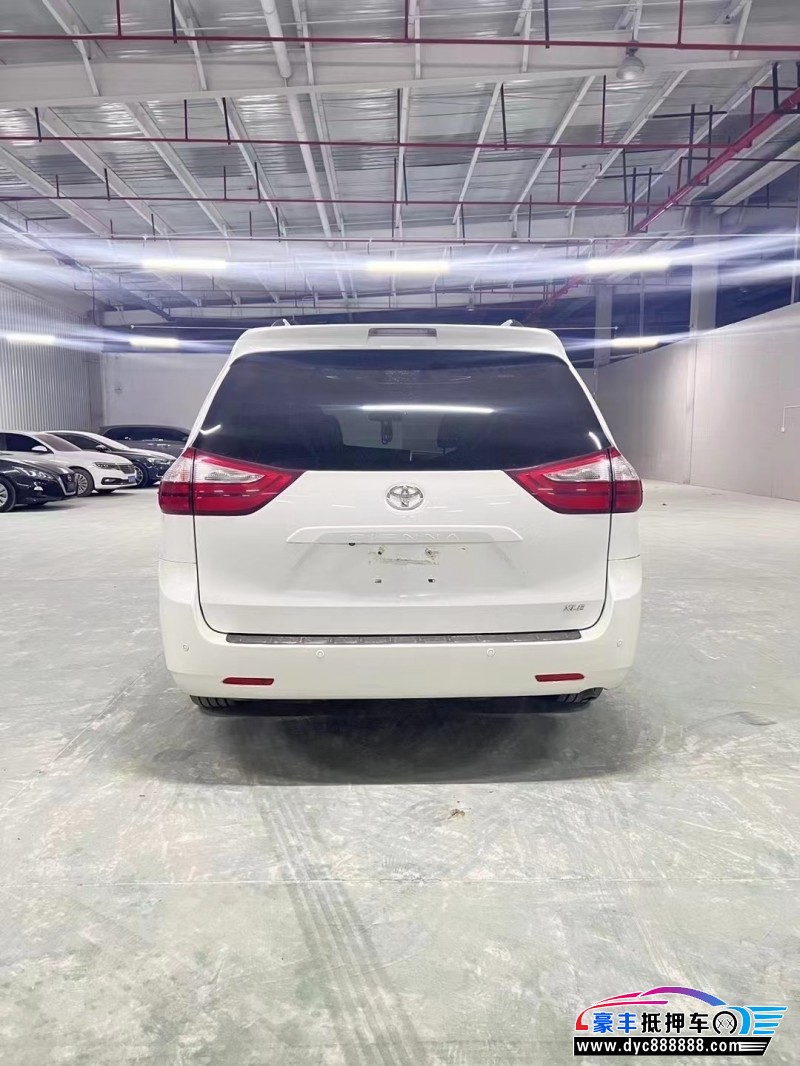 17年丰田塞纳轿车抵押车出售