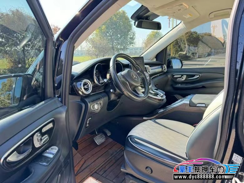 18年奔驰V轿车抵押车出售