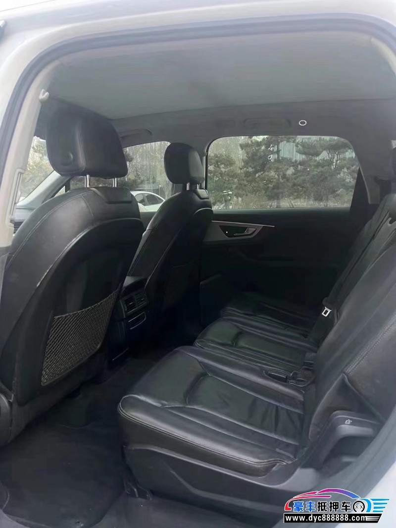 17年奥迪Q7轿车抵押车出售