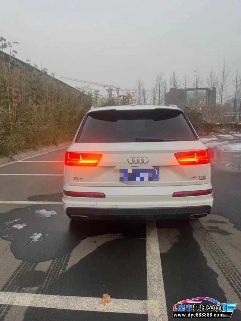 17年奥迪Q7轿车抵押车出售