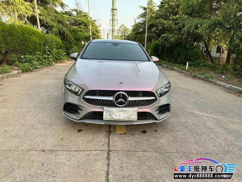 20年奔驰A轿车抵押车出售