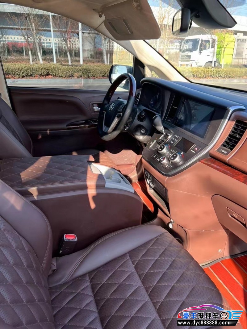 18年丰田塞纳轿车抵押车出售