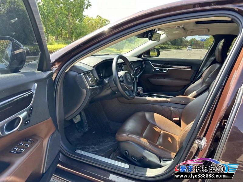 17年沃尔沃S90轿车抵押车出售