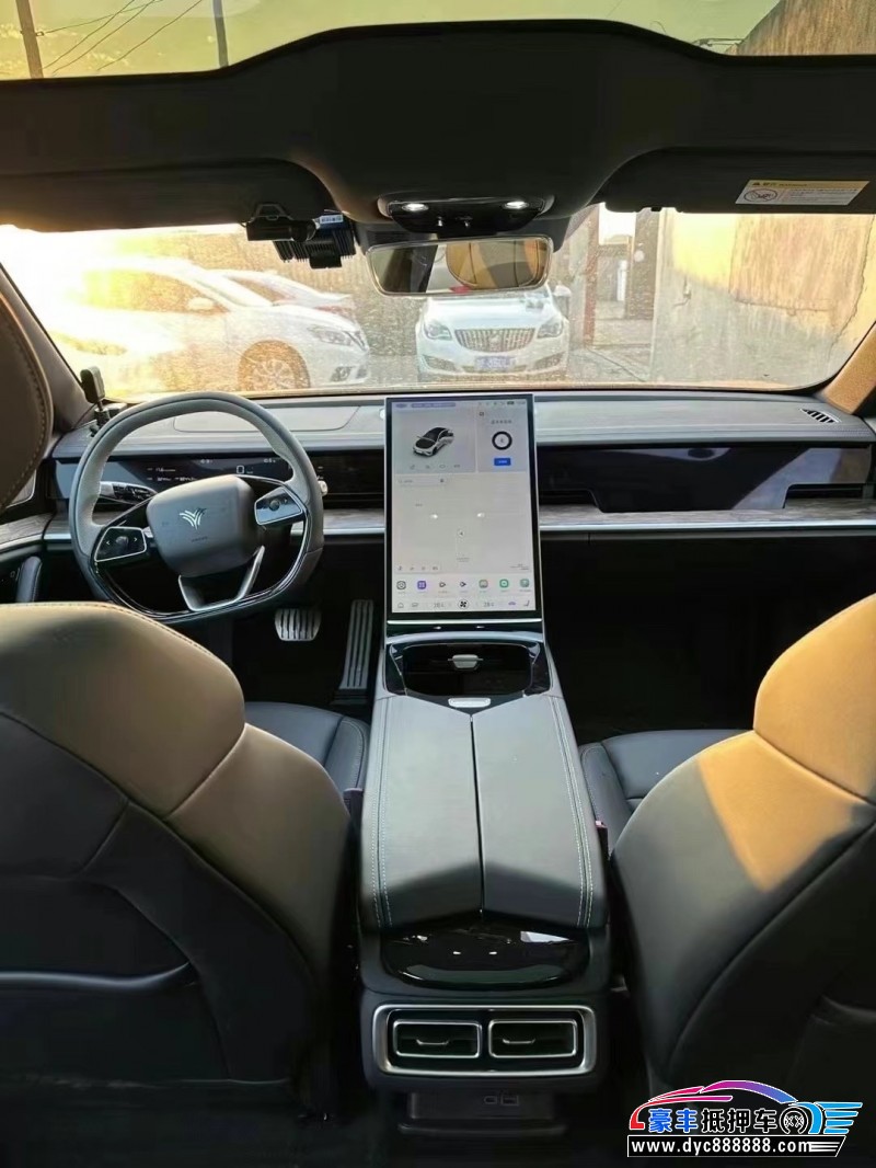 23年哪吒S轿车抵押车出售