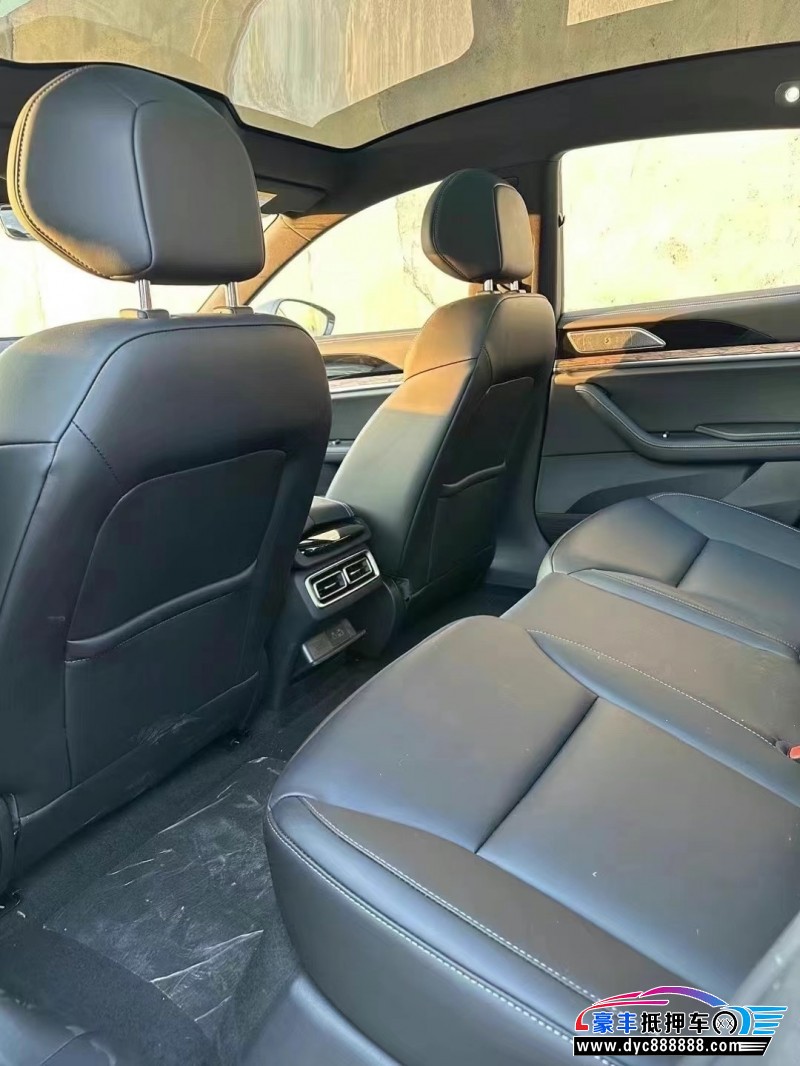 23年哪吒S轿车抵押车出售