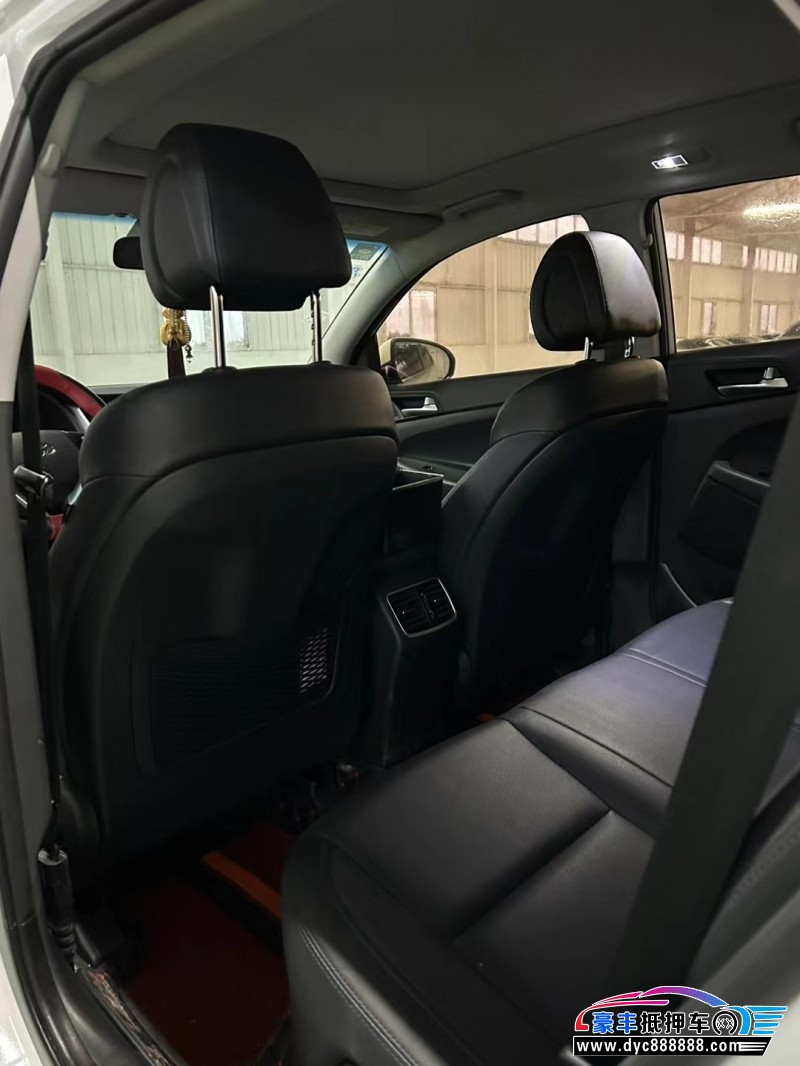 17年现代途胜轿车抵押车出售