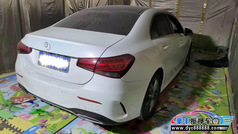 21年奔驰A轿车抵押车出售