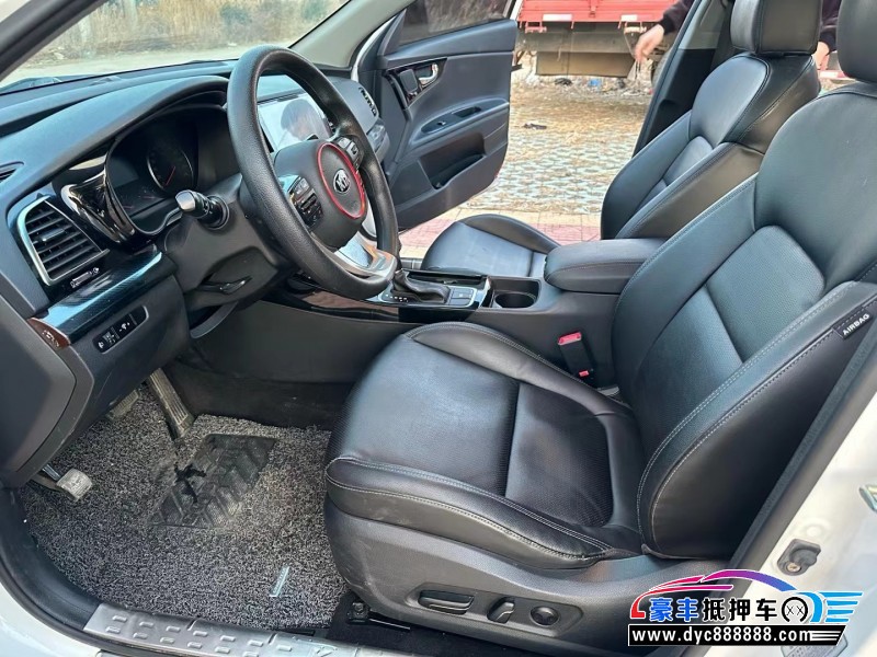 16年起亚K4轿车抵押车出售