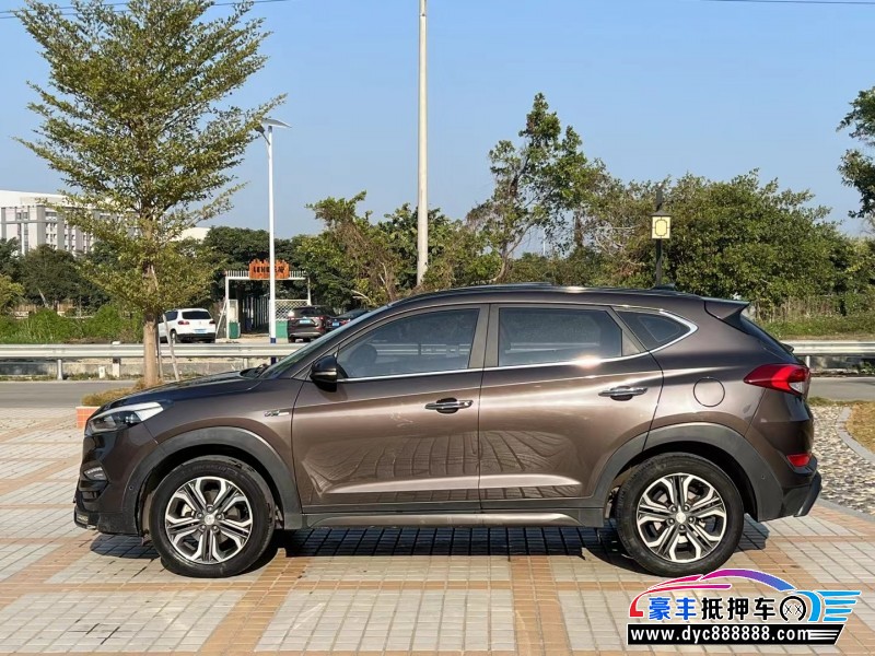 15年现代途胜轿车抵押车出售