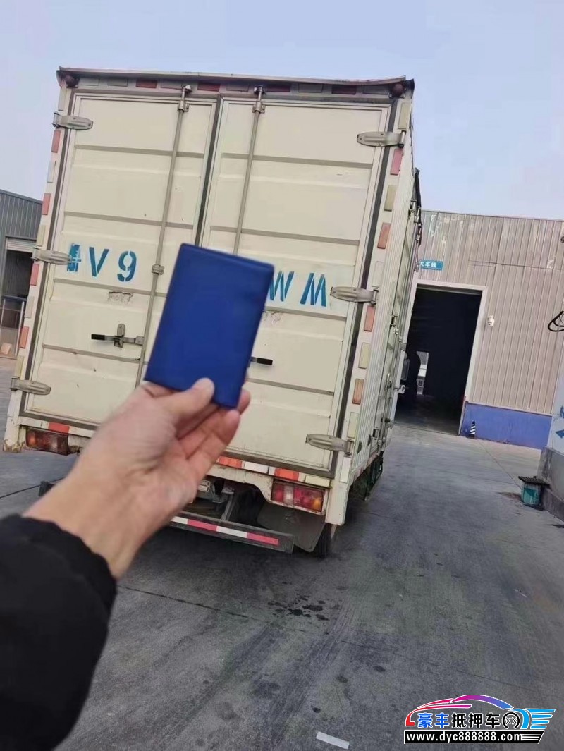 22年重汽豪沃轿车抵押车出售