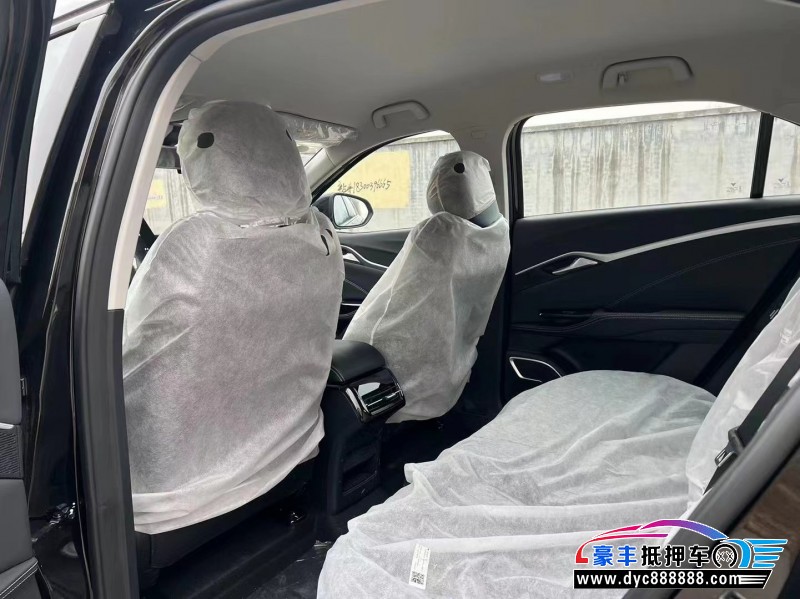 24年哪吒U轿车抵押车出售