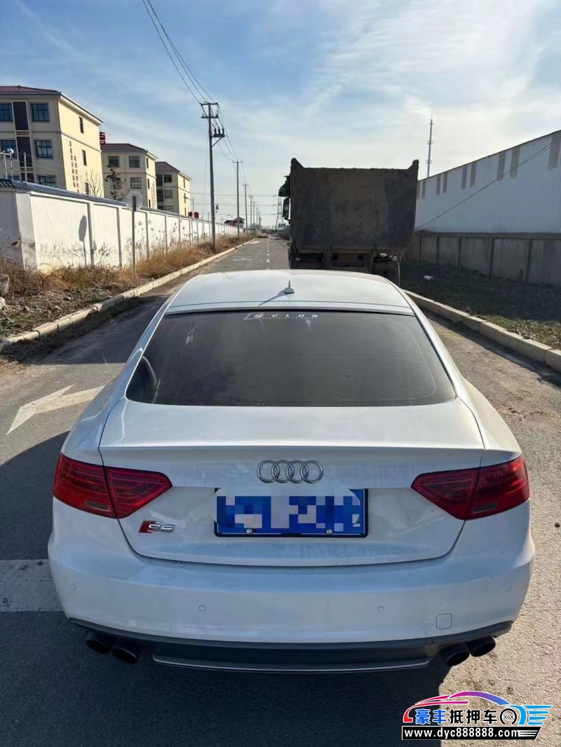 13年奥迪S5轿车抵押车出售