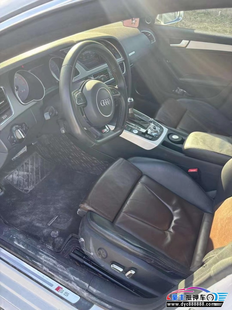 13年奥迪S5轿车抵押车出售