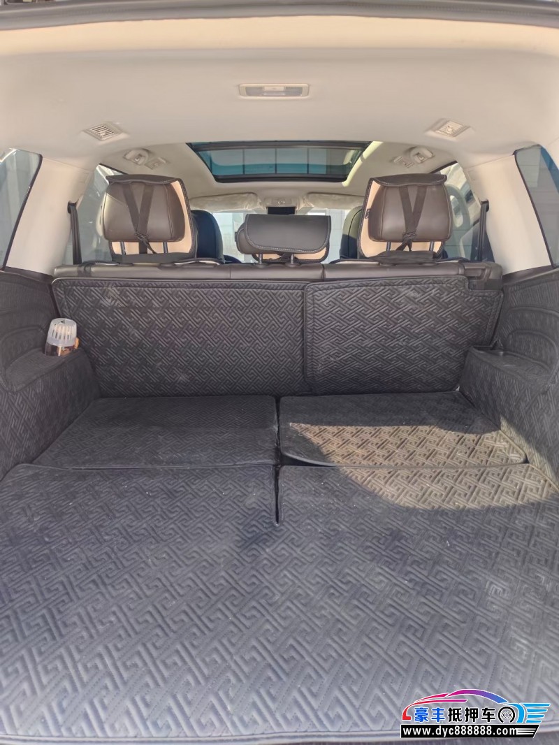 22年荣威RX8轿车抵押车出售