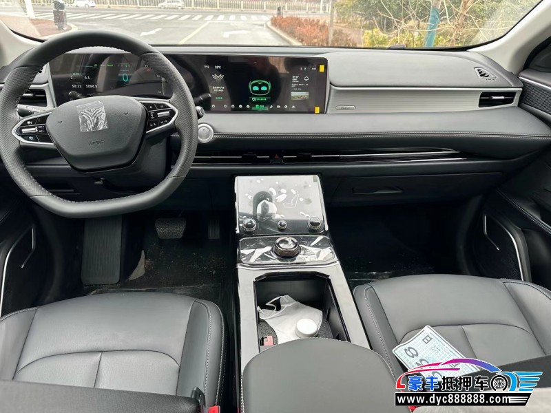 23年哪吒U轿车抵押车出售