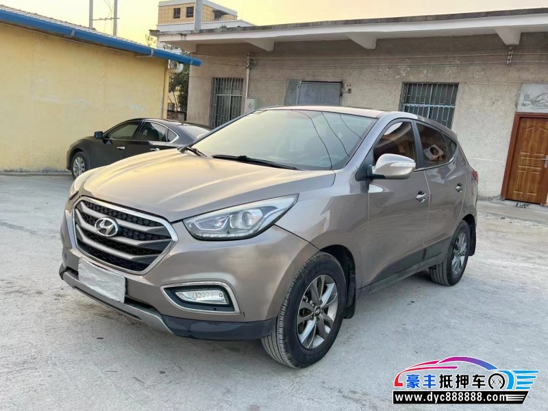 17年现代ix35轿车抵押车出售