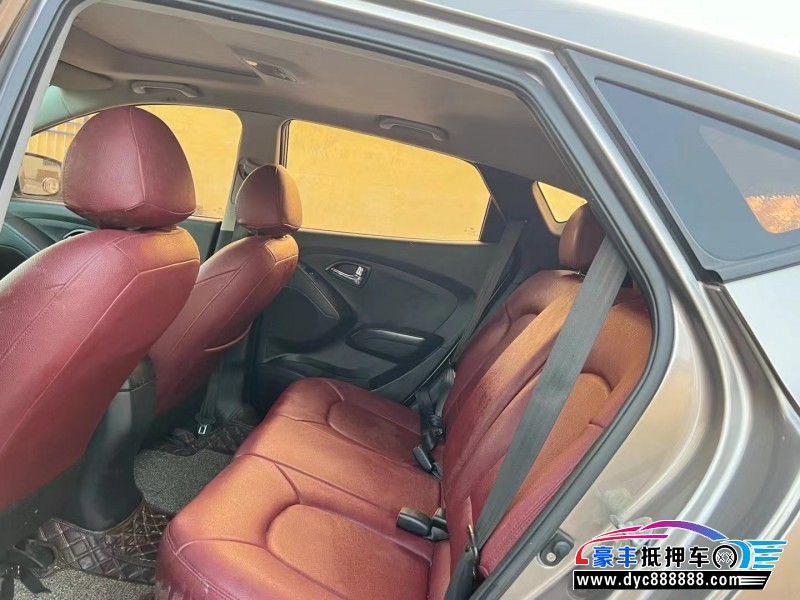 17年现代ix35轿车抵押车出售