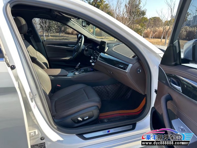 20年宝马5系轿车抵押车出售