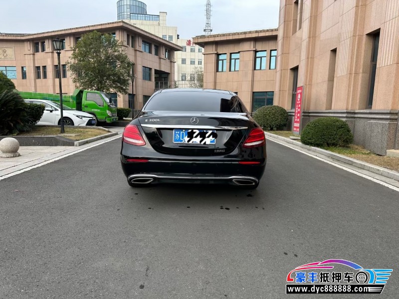 18年奔驰E轿车抵押车出售