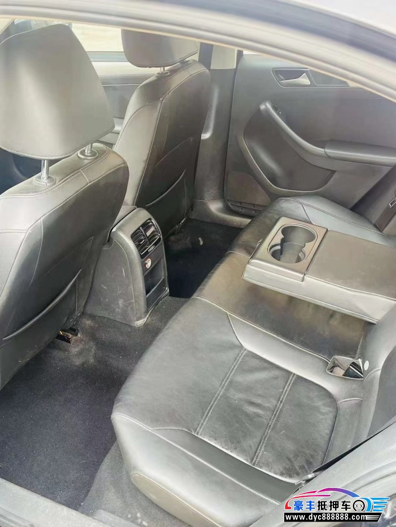 14年大众速腾轿车抵押车出售