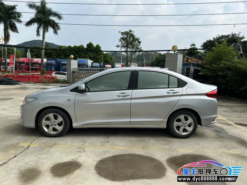 17年本田锋范轿车抵押车出售